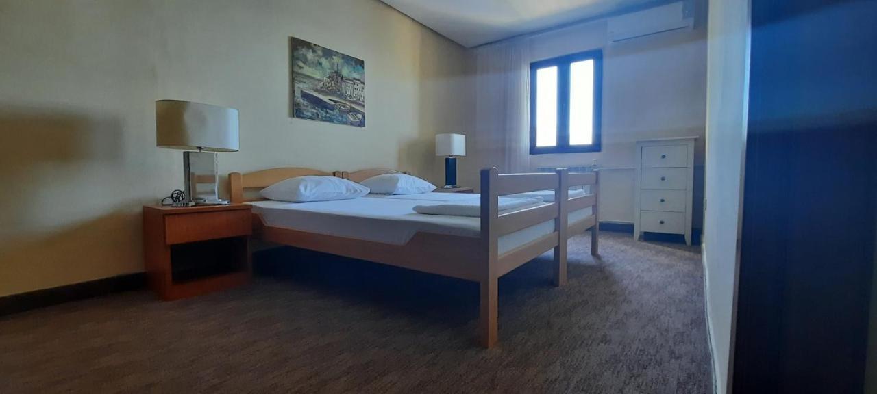 Ambassador Apartments Petrovac Dış mekan fotoğraf