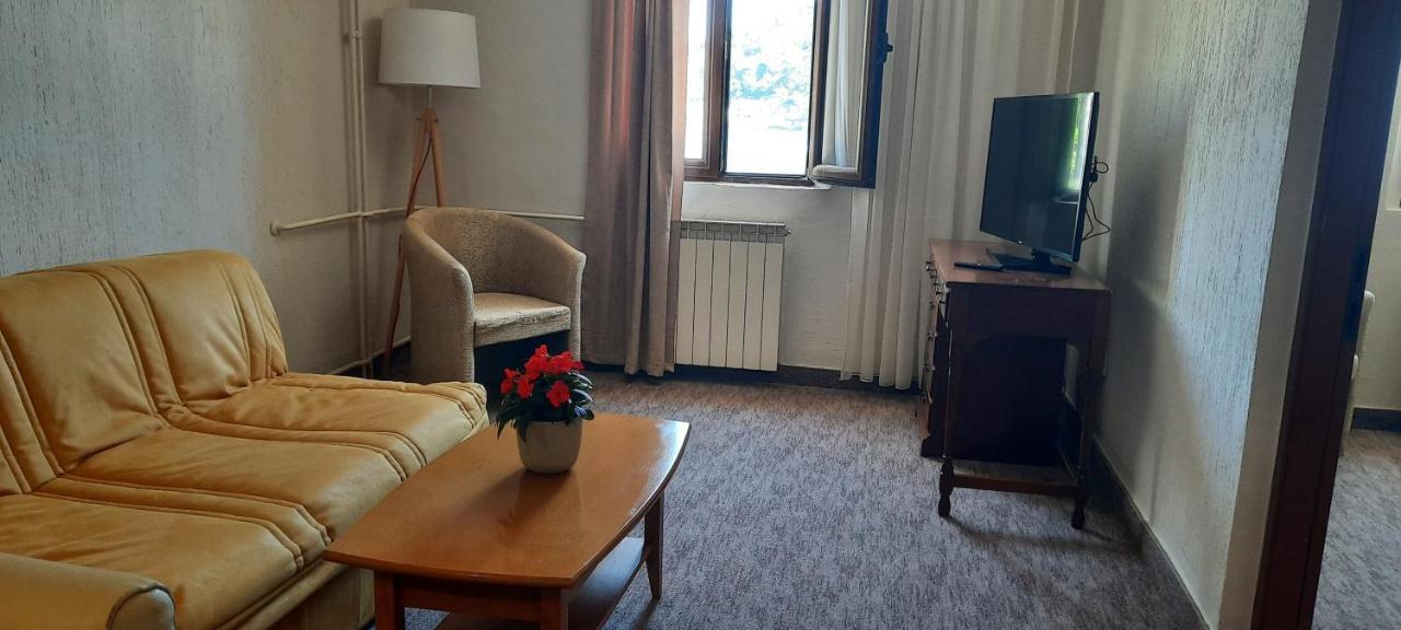 Ambassador Apartments Petrovac Dış mekan fotoğraf
