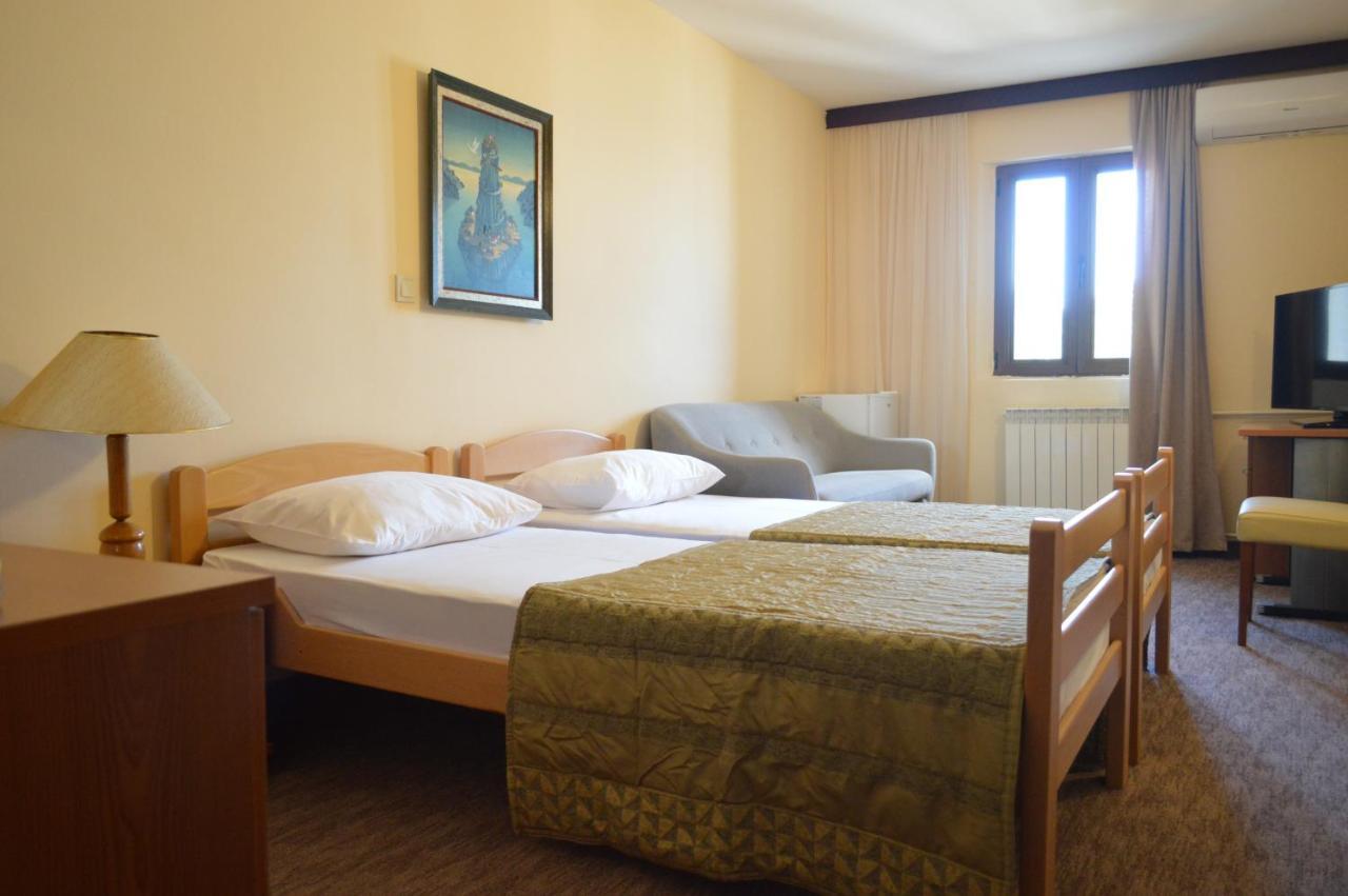 Ambassador Apartments Petrovac Dış mekan fotoğraf
